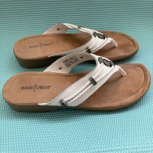Minnetonka Silverbay Leather Sandal, Women's Size 11M White